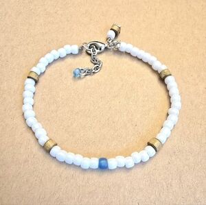 Elegant White and Gold Beaded Bracelet